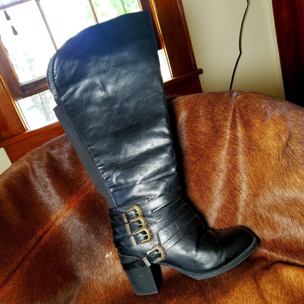Torrid side zip, buckle Tall boot